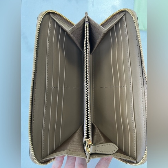 BURBERRY Large Zip Around Nova Check Leather Wallet - Picture 4 of 6